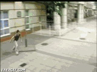 chiste-de-caidas-dolorosas.gif