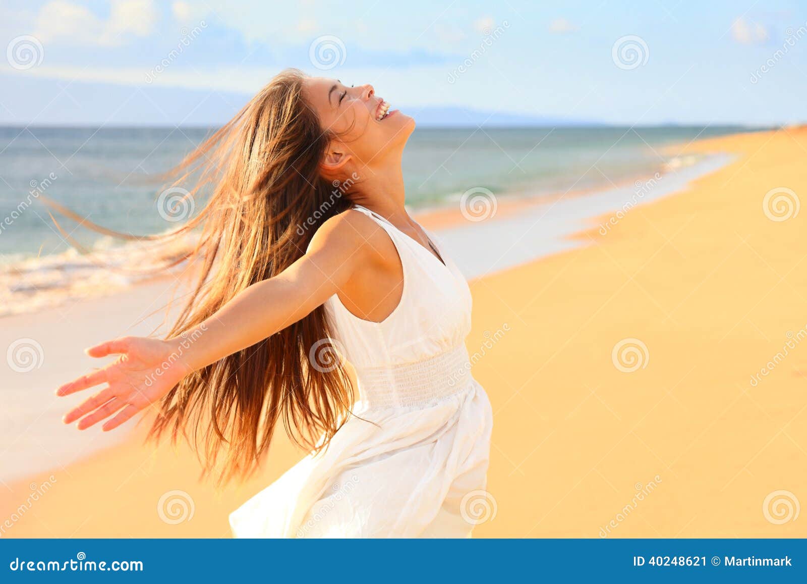 Resultado de imagen de feliz en la playa