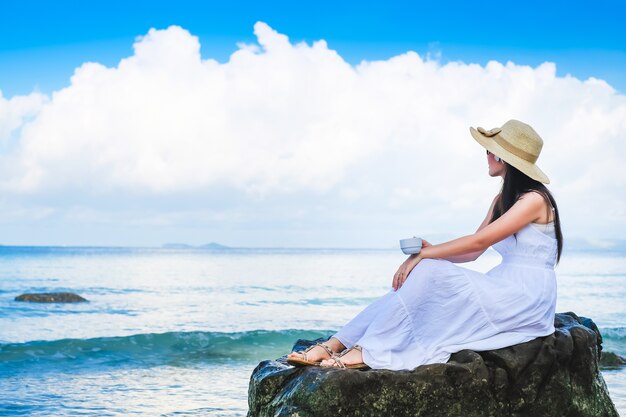 Resultado de imagen de disfrutando de vacaciones en el mar